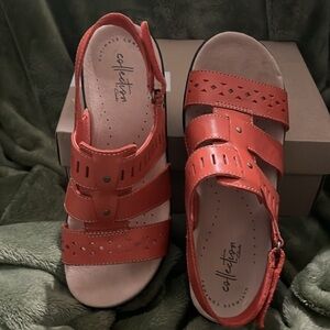 Brand new Clarks Coral Sandals Size 6 Wide